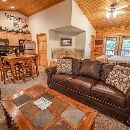 Cabins At Grand Mountain Branson Bagian luar foto
