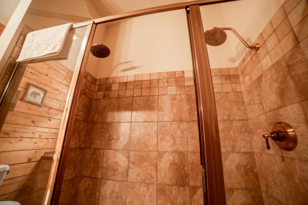 Cabins At Grand Mountain Branson Bagian luar foto