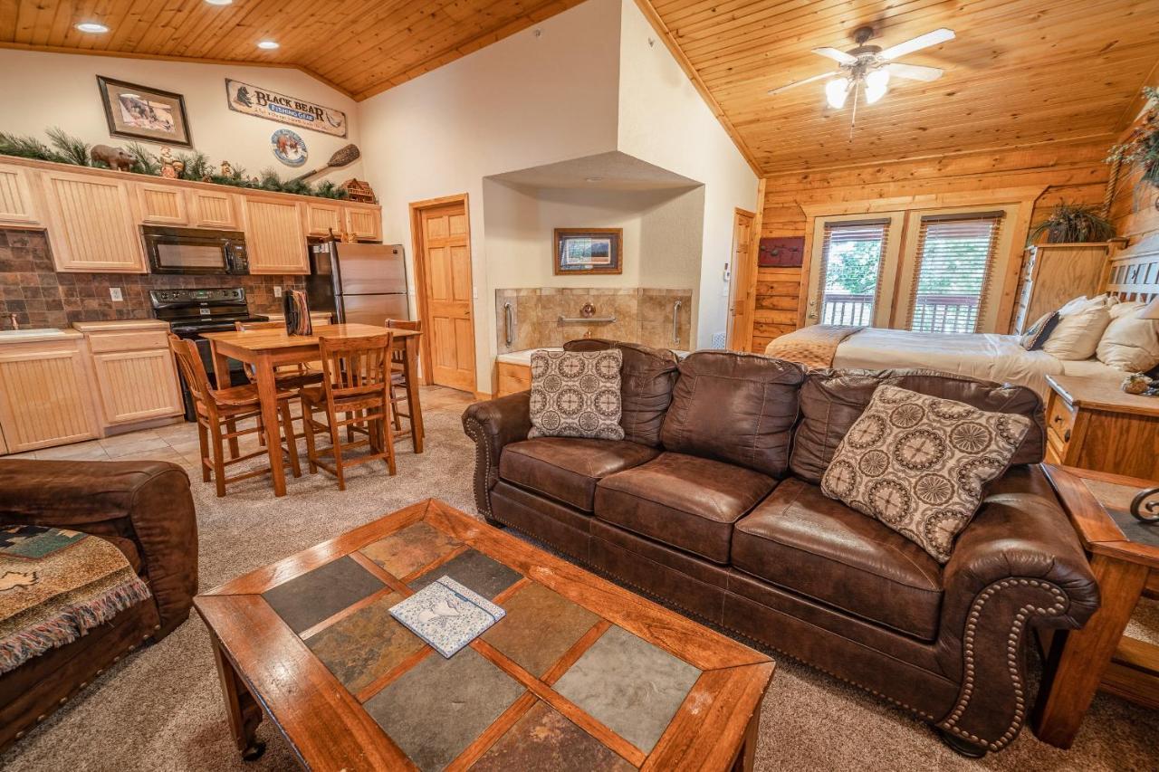 Cabins At Grand Mountain Branson Bagian luar foto