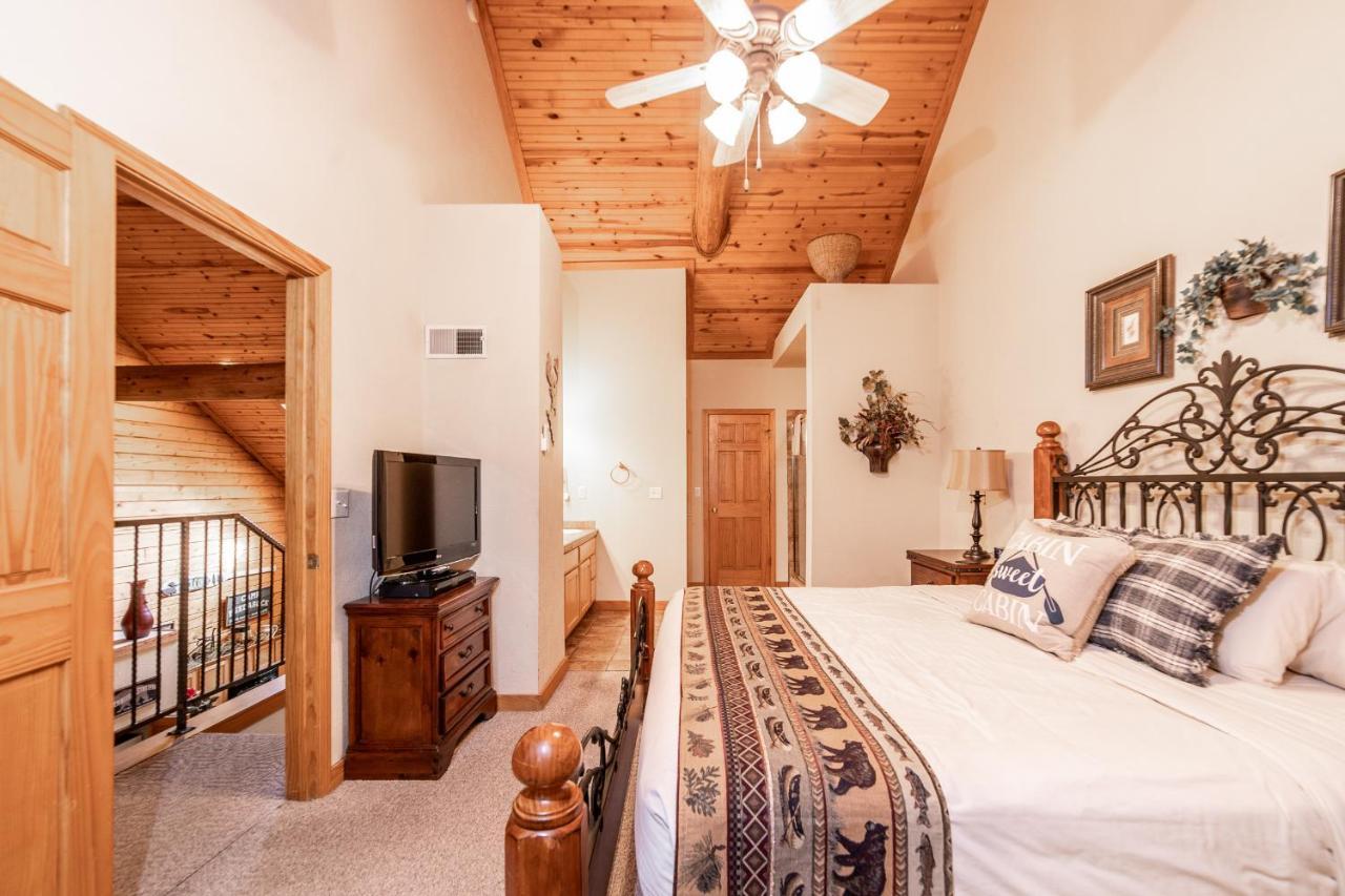 Cabins At Grand Mountain Branson Bagian luar foto
