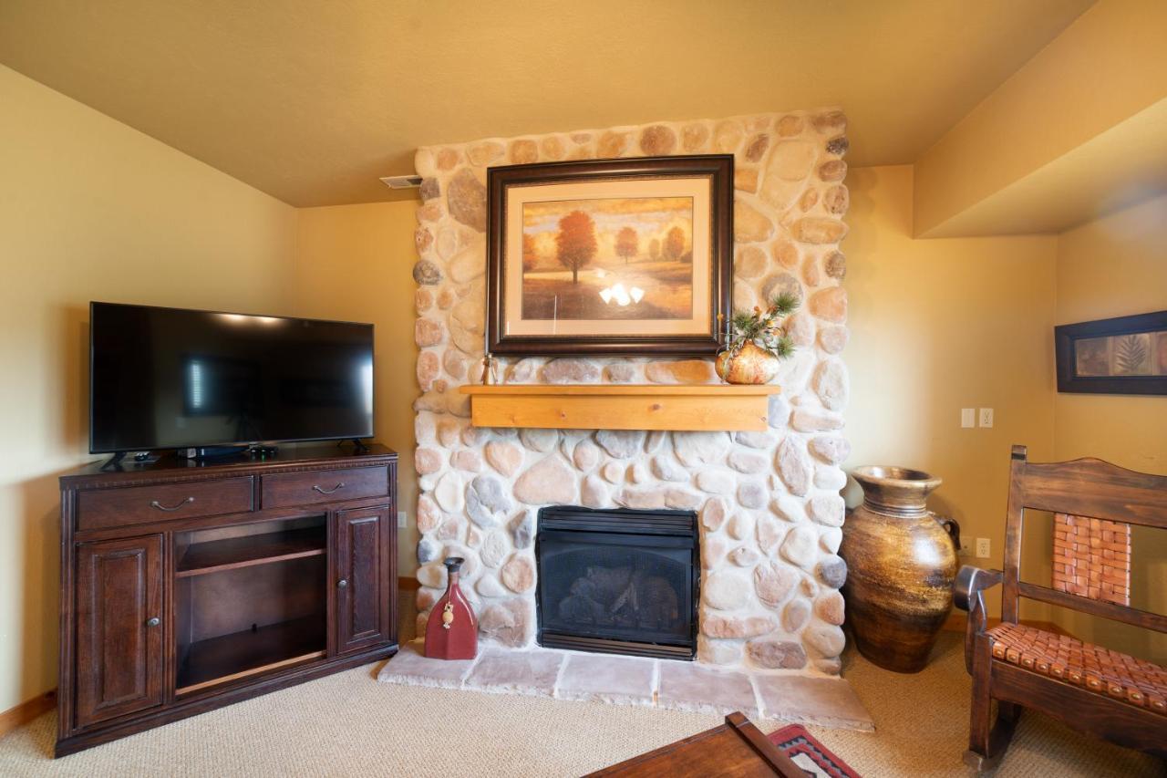 Cabins At Grand Mountain Branson Bagian luar foto