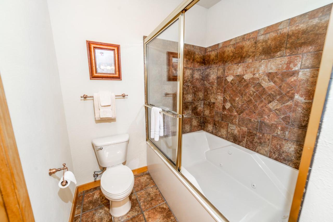 Cabins At Grand Mountain Branson Bagian luar foto