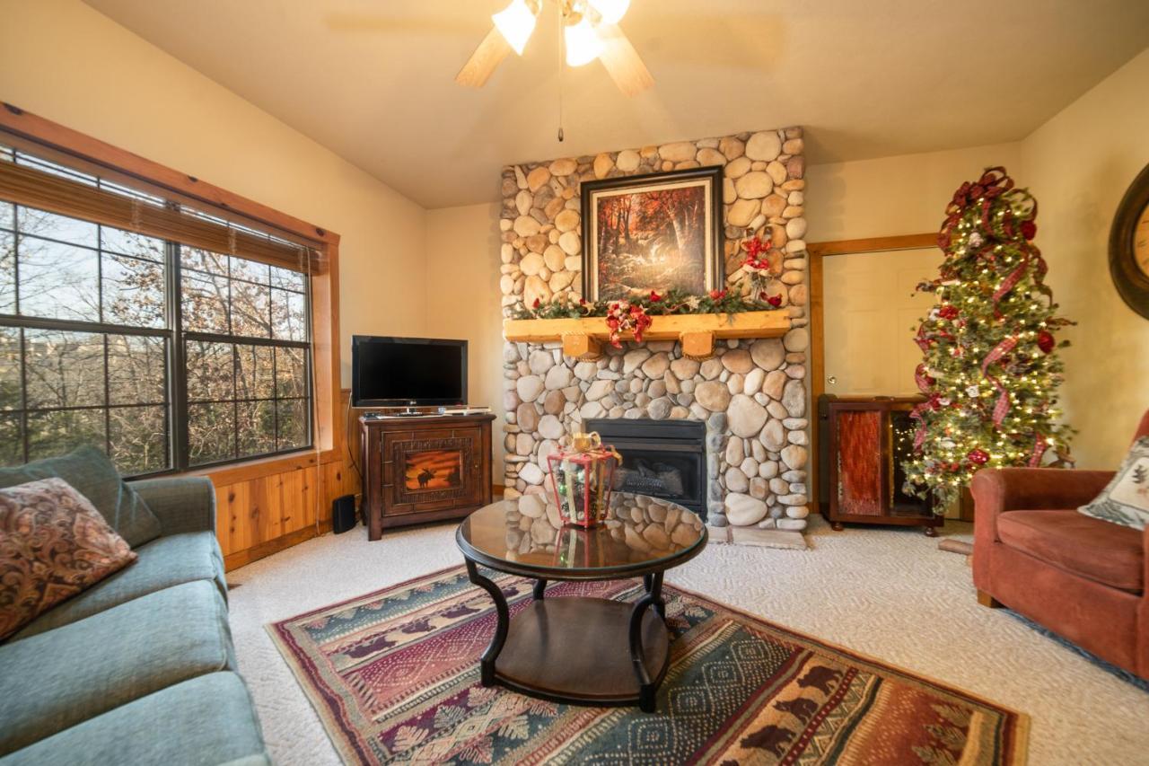 Cabins At Grand Mountain Branson Bagian luar foto