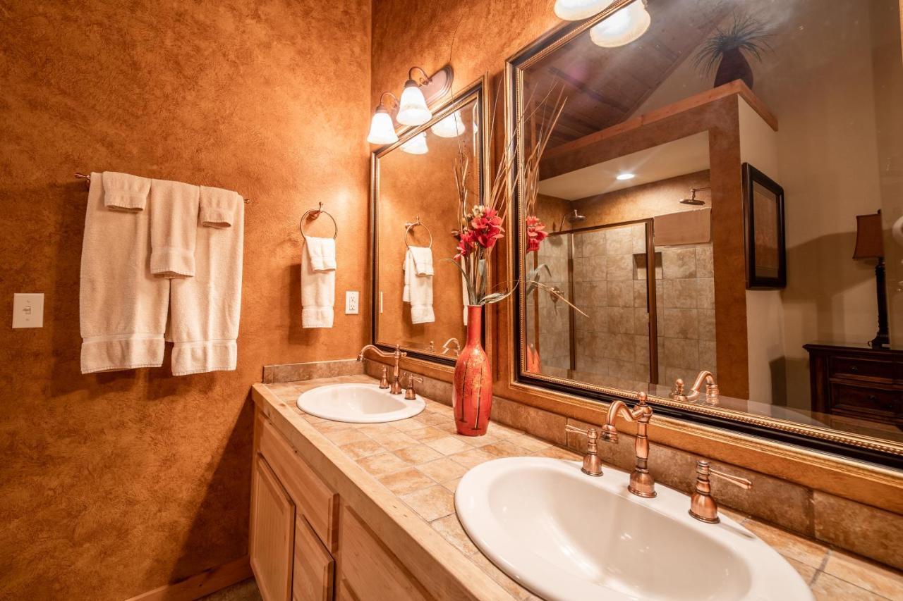Cabins At Grand Mountain Branson Bagian luar foto