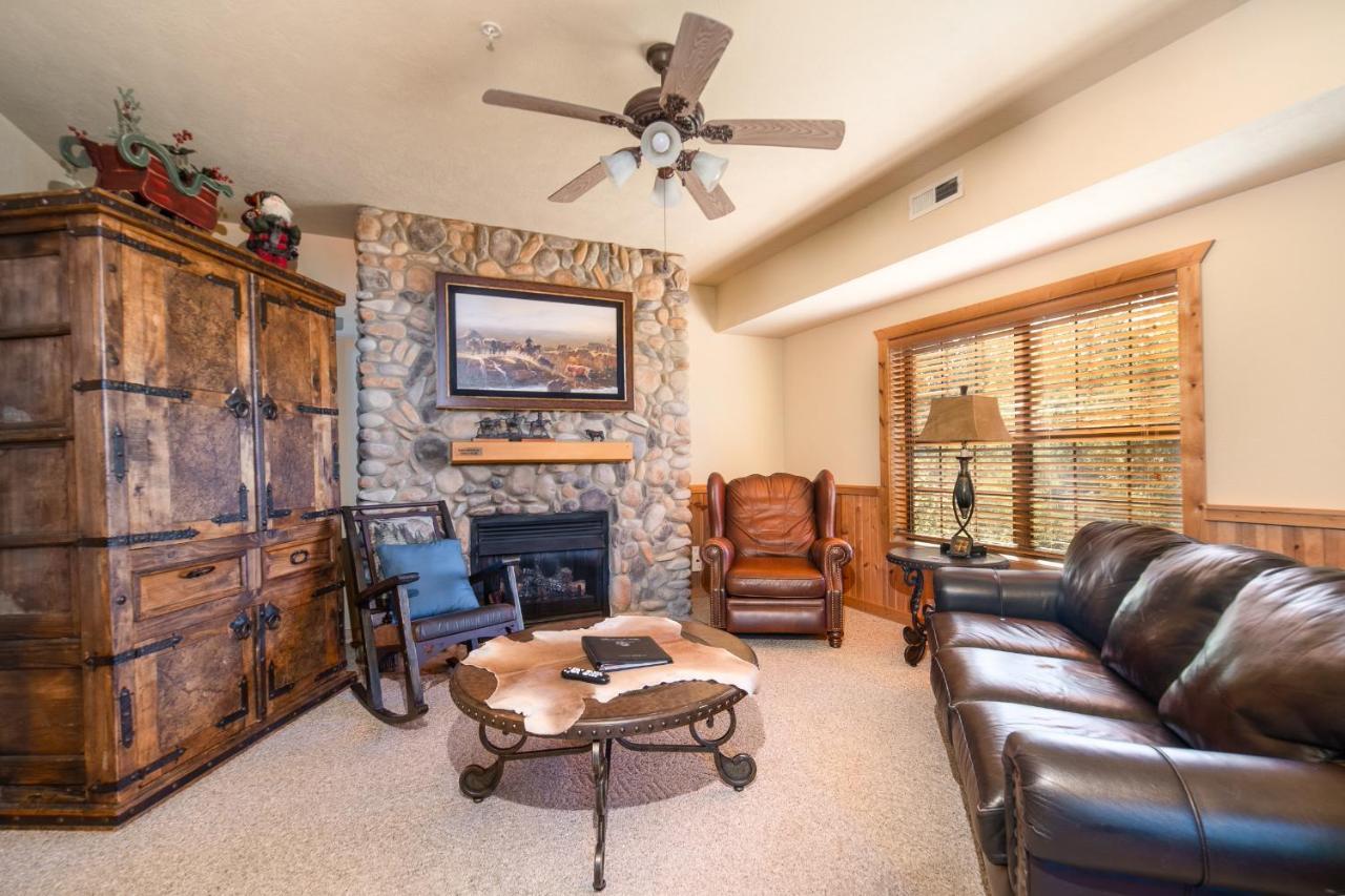 Cabins At Grand Mountain Branson Bagian luar foto
