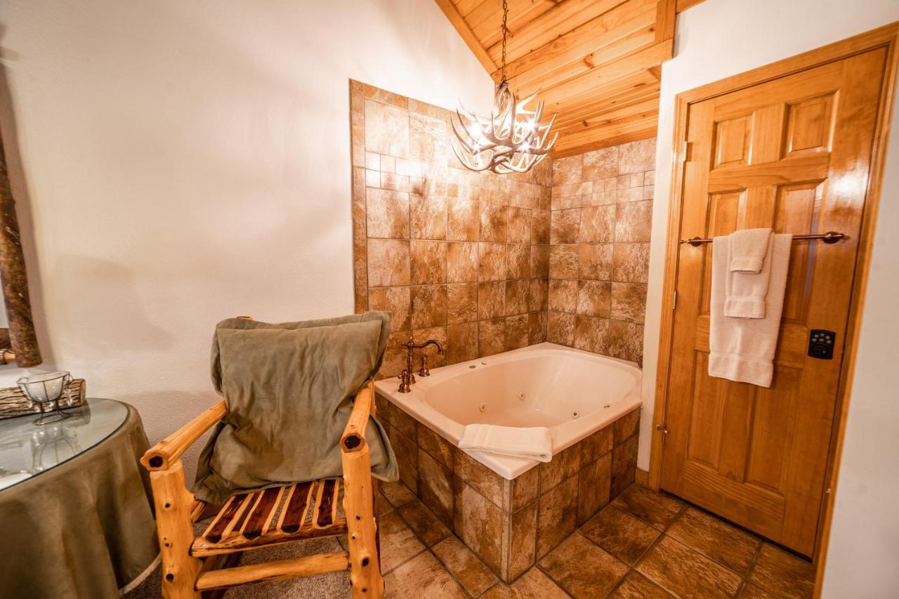 Cabins At Grand Mountain Branson Bagian luar foto
