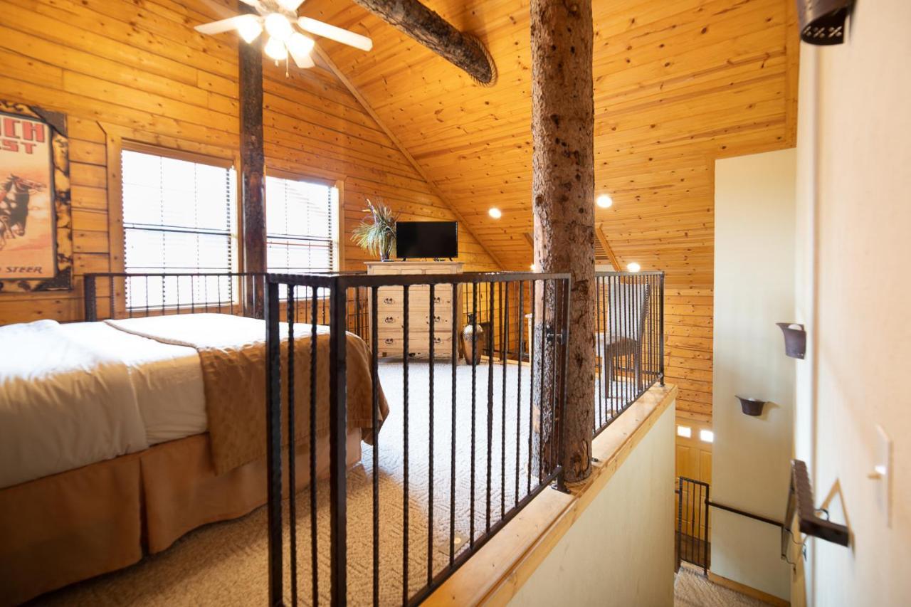 Cabins At Grand Mountain Branson Bagian luar foto