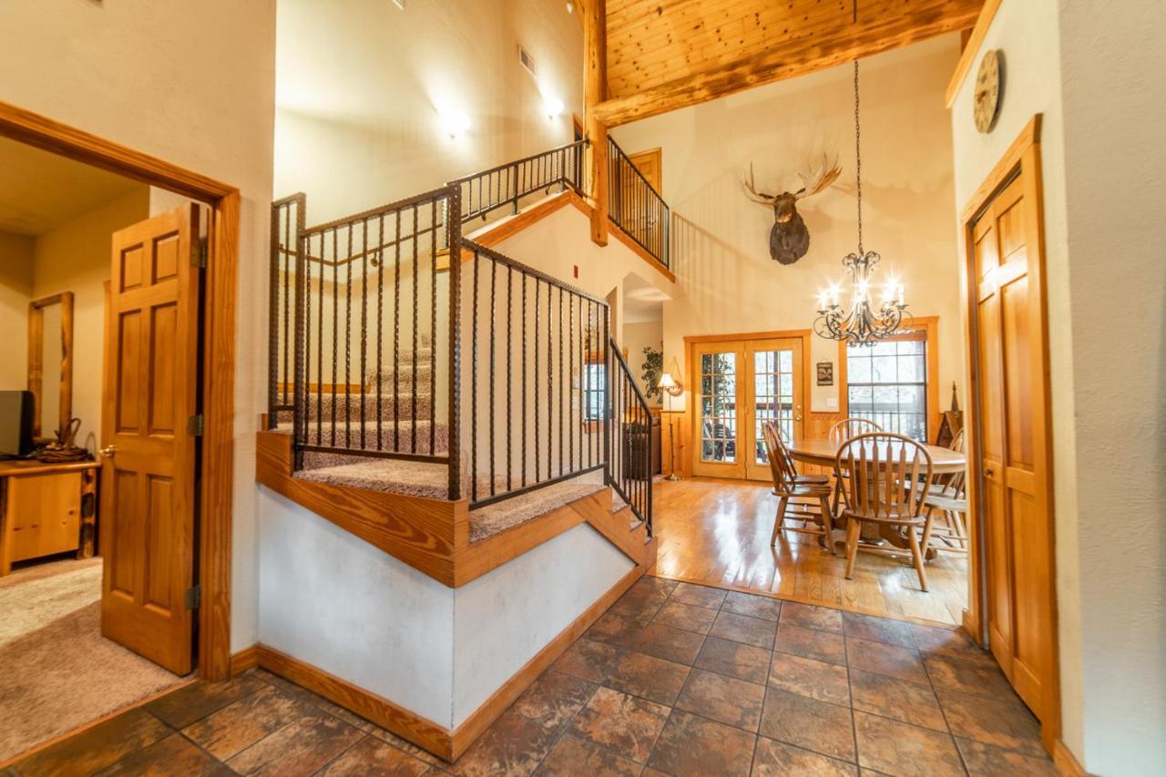 Cabins At Grand Mountain Branson Bagian luar foto