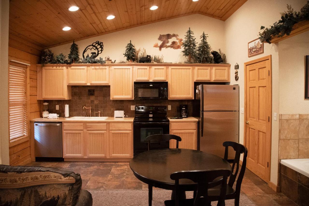 Cabins At Grand Mountain Branson Bagian luar foto