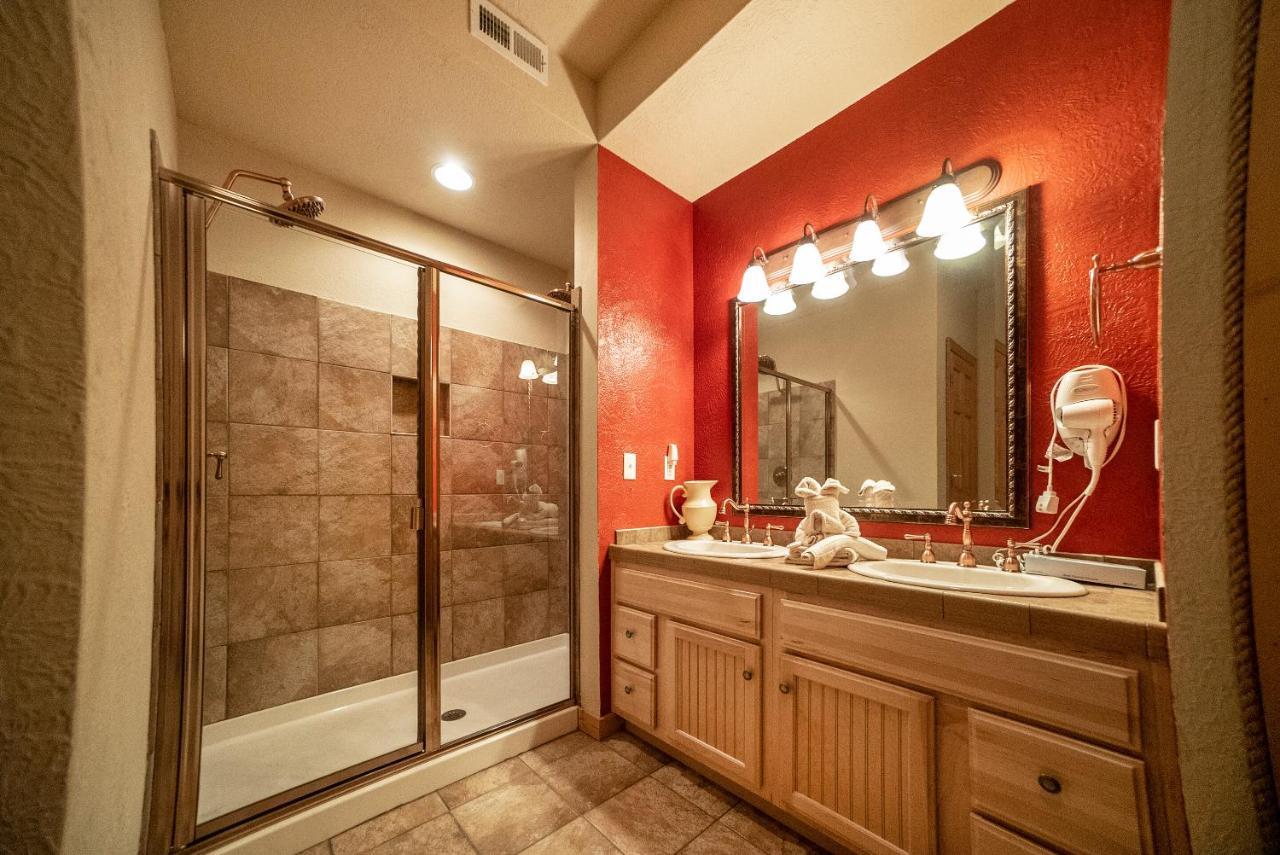 Cabins At Grand Mountain Branson Bagian luar foto