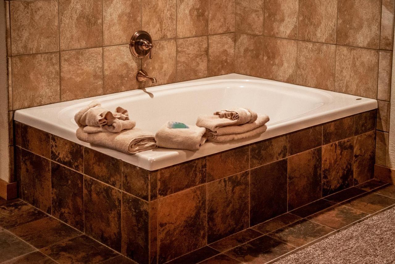 Cabins At Grand Mountain Branson Bagian luar foto