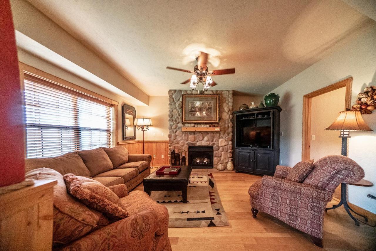 Cabins At Grand Mountain Branson Bagian luar foto